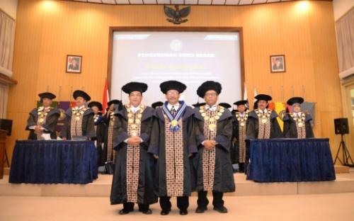 pengukuhan guru besar prof suyanta