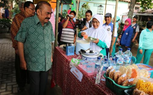haryono suyono resmikan pusat sarapan pagi