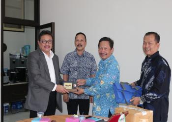 rektor unis tangerang bersama ketua lppm uny