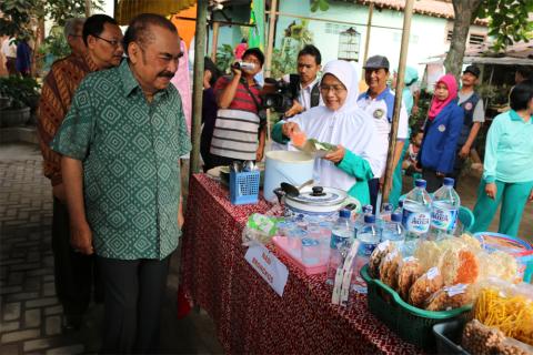 haryono suyono resmikan pusat sarapan pagi